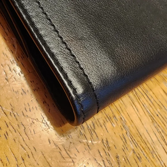 Gucci Black Leather Coin Purse with Gold Crest Medallion - Picture 4 of 14